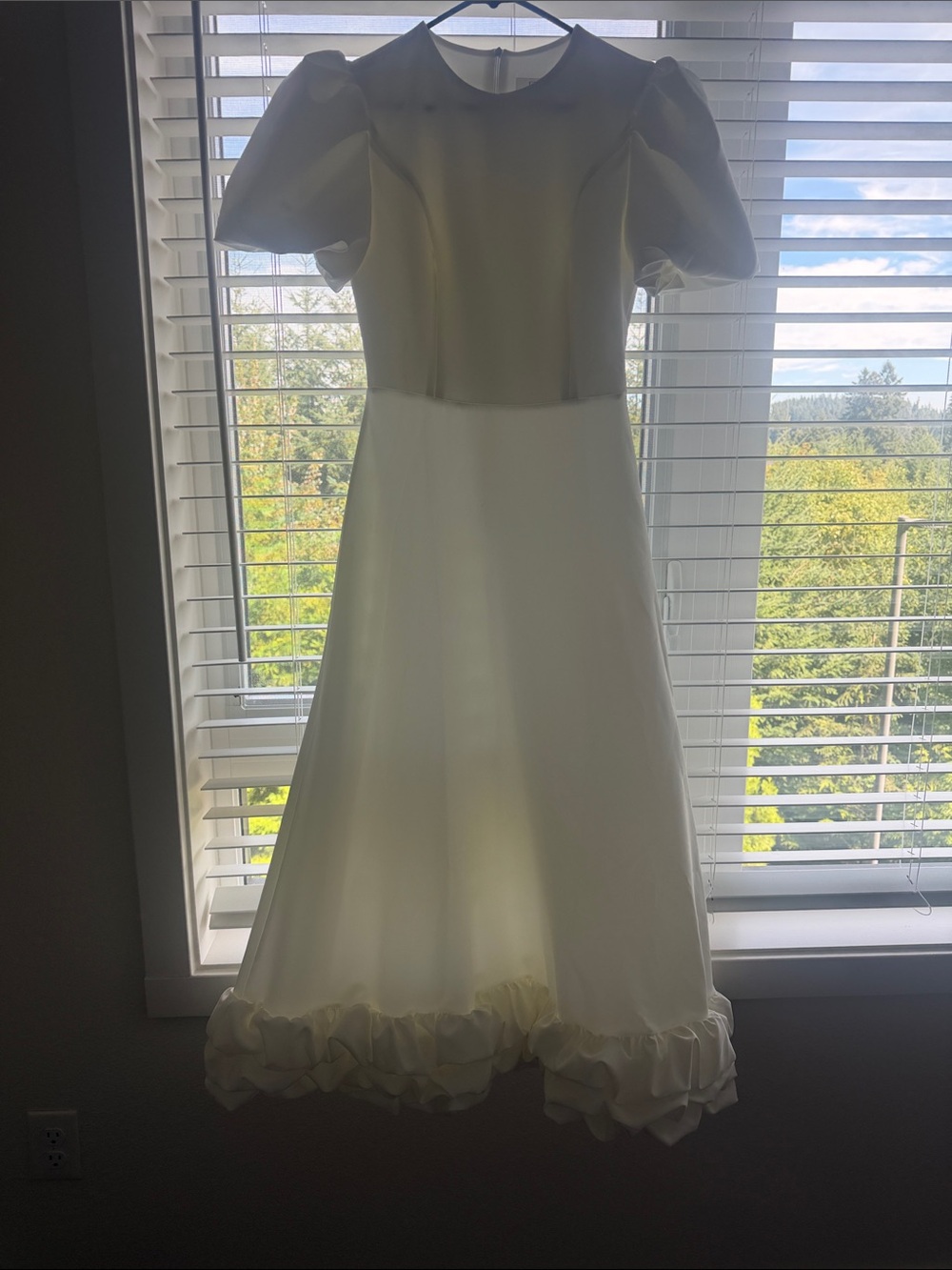 Ivory Puff-Sleeve Wedding Dress with Ruffle Hem